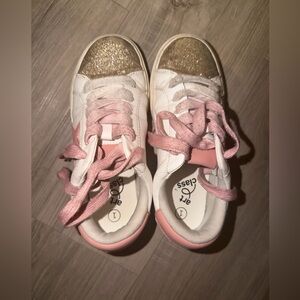 GUC Art Class Girl’s Shoes Sz 1